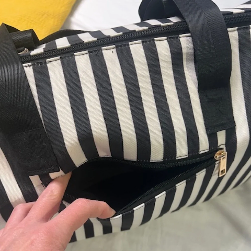 NWOT Alice + Olivia Black & White Positano Striped Duffel Bag - Picture 9 of 11